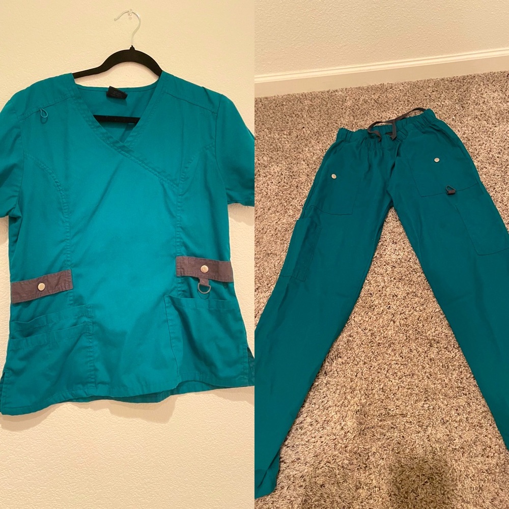 Medgear scrubs set